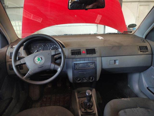 bontott SKODA FABIA I Motorháztető Nyitó Kar / Gomb