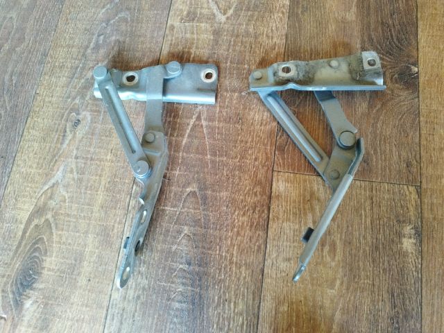 bontott SKODA FABIA I Motorháztető Zsanér Pár