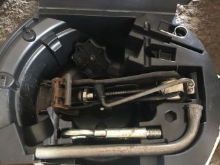 bontott SKODA FABIA I Pótkerék Szerszámtartó