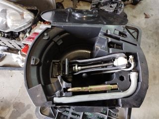 bontott SKODA FABIA I Pótkerék Szerszámtartó