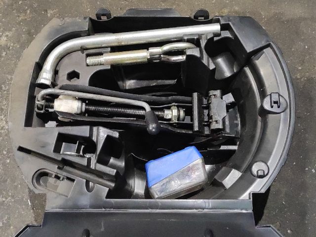 bontott SKODA FABIA I Szerszámkészlet