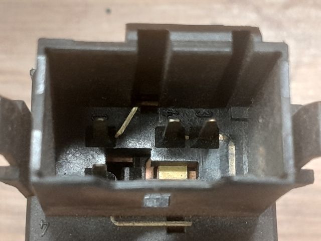 bontott SKODA FABIA I Vészvillogó Kapcsoló