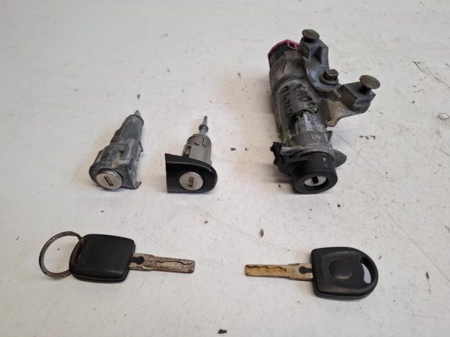 bontott SKODA FABIA I Zárbetét Szett