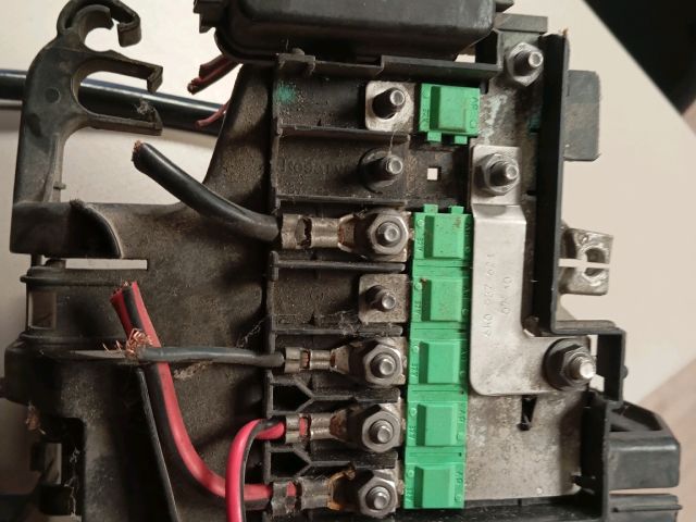 bontott SKODA FABIA II Akkumulátor Fedél