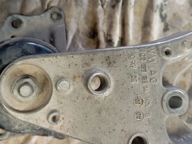 bontott SKODA FABIA II Motor Tartó Bak Jobb