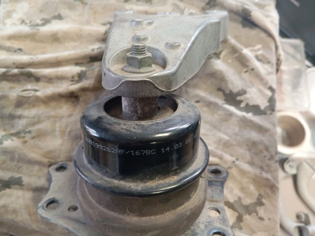 bontott SKODA FABIA II Motor Tartó Bak Jobb