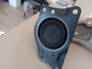 bontott SKODA FABIA II Motor Tartó Bak Jobb