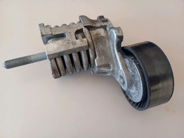 bontott SKODA FABIA II Szíjfeszítő Görgő