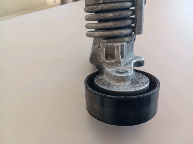 bontott SKODA FABIA II Szíjfeszítő Görgő