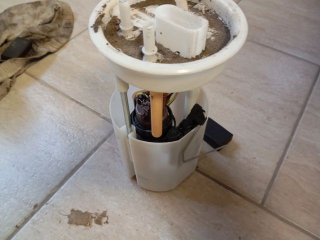 bontott SKODA FABIA II Üzemanyag Szivattyú