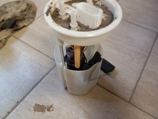 bontott SKODA FABIA II Üzemanyag Szivattyú