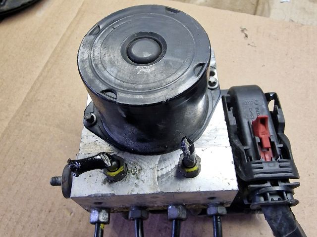 bontott SKODA FABIA II ABS Kocka