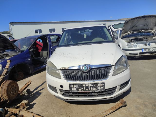 bontott SKODA FABIA II Biztosítéktábla Motortér