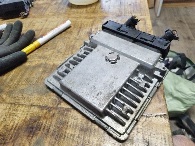 bontott SKODA FABIA II Motorvezérlő