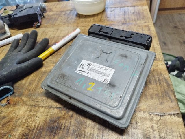 bontott SKODA FABIA II Motorvezérlő