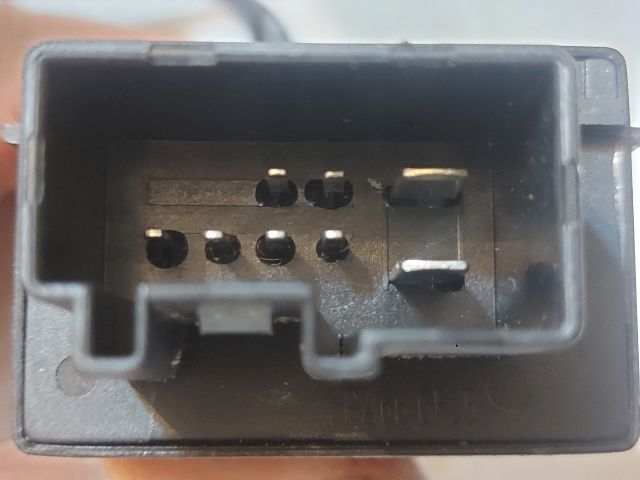 bontott SKODA FABIA II Üzemanyag Szivattyú Relé