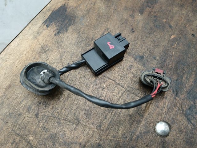 bontott SKODA FABIA II Üzemanyag Szivattyú Relé