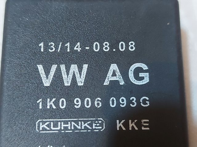 bontott SKODA FABIA II Üzemanyag Szivattyú Relé