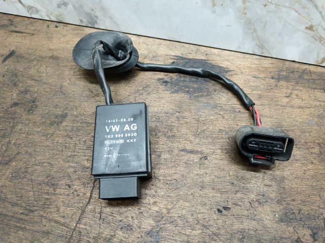 bontott SKODA FABIA II Üzemanyag Szivattyú Relé