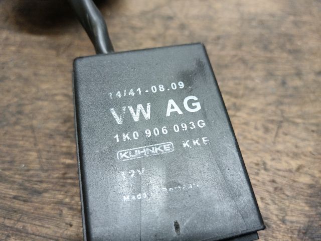 bontott SKODA FABIA II Üzemanyag Szivattyú Relé