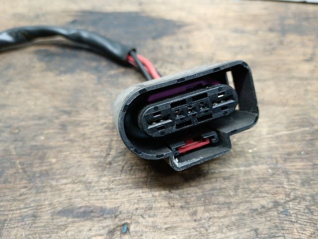 bontott SKODA FABIA II Üzemanyag Szivattyú Relé