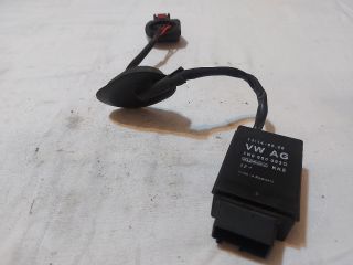 bontott SKODA FABIA II Üzemanyag Szivattyú Relé