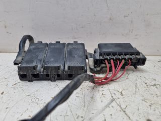 bontott SKODA FABIA II Biztosítéktábla Motortér