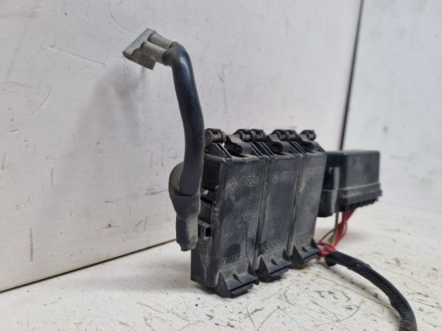 bontott SKODA FABIA II Biztosítéktábla Motortér