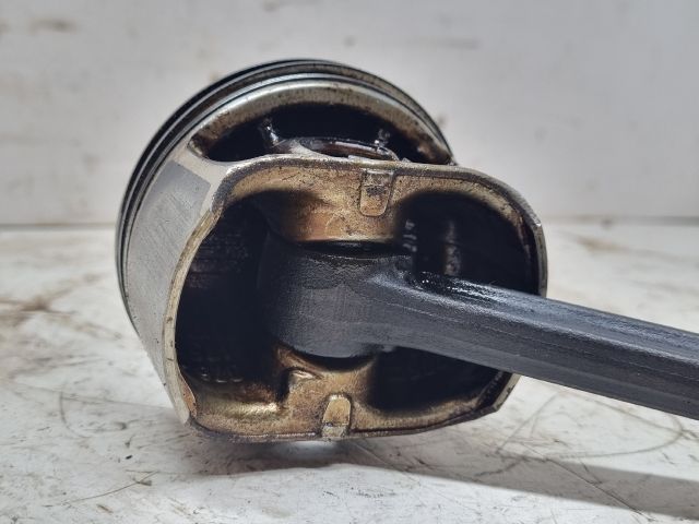 bontott SKODA FABIA II Dugattyú és Hajtókar