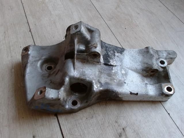 bontott SKODA FABIA II Generátor Tartó Bak