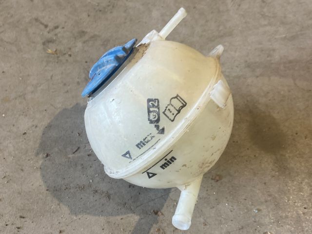 bontott SKODA FABIA II Kiegyenlítő Tartály