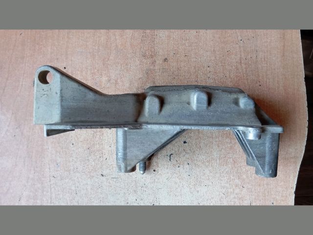 bontott SKODA FABIA II Motor Tartó Bak (Fém)