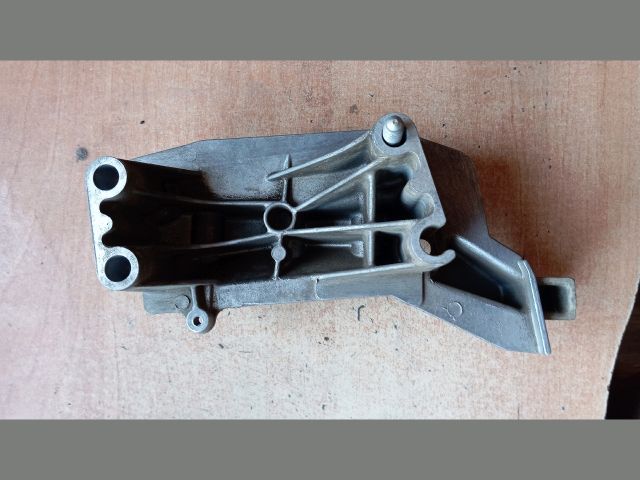 bontott SKODA FABIA II Motor Tartó Bak (Fém)