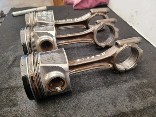 bontott SKODA FABIA II Dugattyú