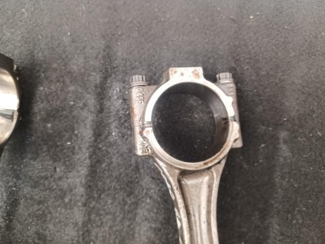 bontott SKODA FABIA II Dugattyú