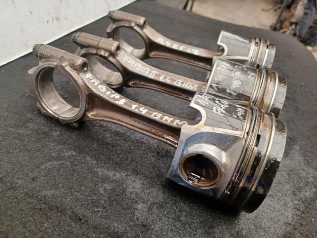 bontott SKODA FABIA II Dugattyú