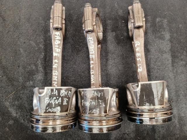 bontott SKODA FABIA II Dugattyú