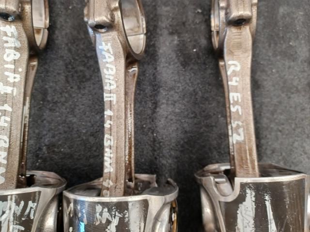 bontott SKODA FABIA II Dugattyú