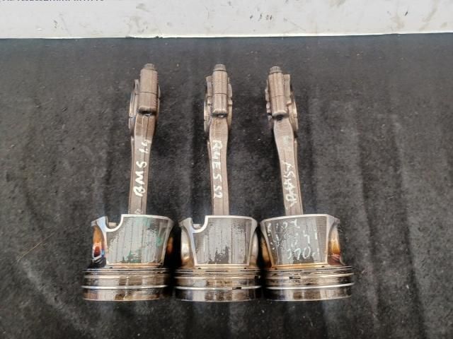 bontott SKODA FABIA II Dugattyú