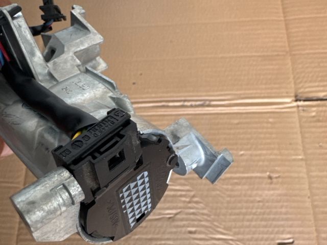 bontott SKODA FABIA II Gyújtáskapcsoló Házzal