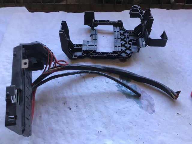 bontott SKODA FABIA II Biztosítéktábla Motortér