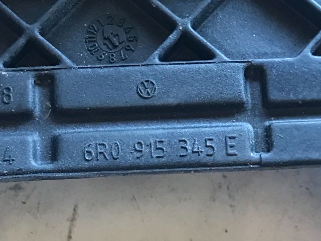 bontott SKODA FABIA II Biztosítéktábla Motortér