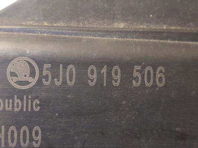 bontott SKODA FABIA II Hűtőventilátor Relé