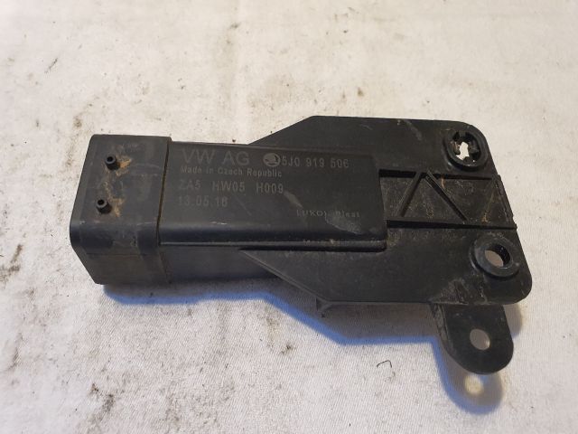 bontott SKODA FABIA II Hűtőventilátor Relé