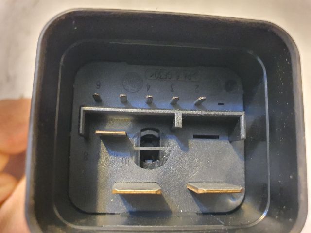 bontott SKODA FABIA II Hűtőventilátor Relé