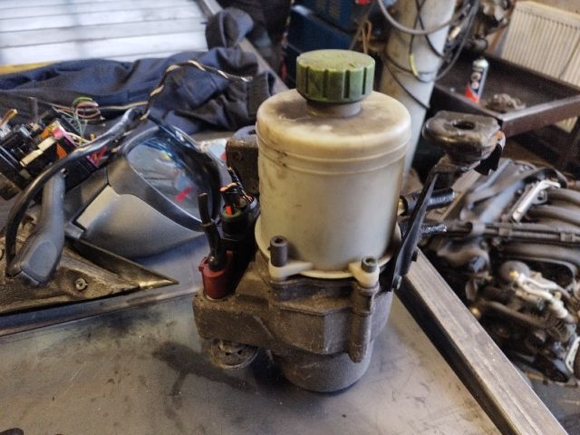 bontott SKODA FABIA II Kormányszervó Motor (Hidraulikus)