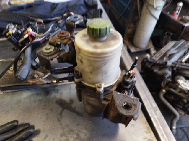 bontott SKODA FABIA II Kormányszervó Motor (Hidraulikus)