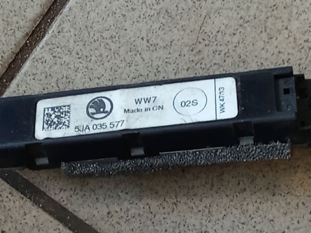 bontott SKODA FABIA II Antenna Erősítő