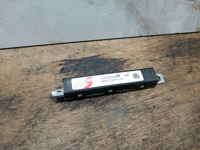 bontott SKODA FABIA II Antenna Erősítő