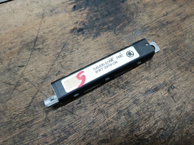 bontott SKODA FABIA II Antenna Erősítő